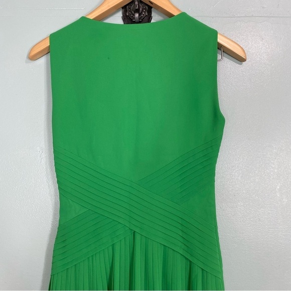 Ted Baker Valanci Pleated Midi Green Sleeveless‎ V Neck Dress Sz 4 - Picture 9 of 10
